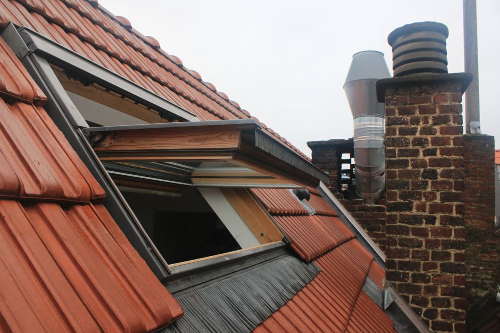 Een mooi dakraam op een schuin dak
